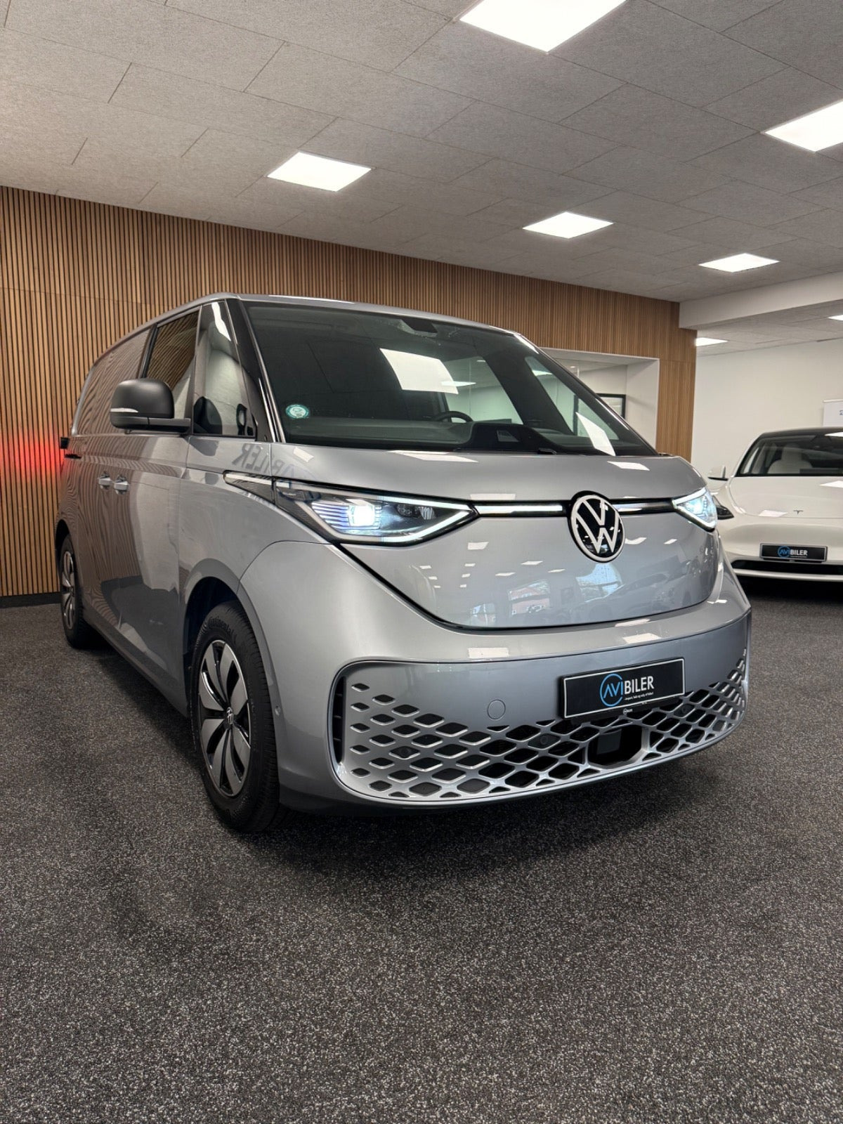 Grå VW ID.Buzz fra 2024