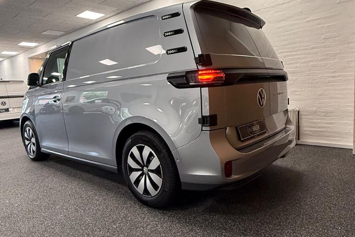 Grå VW ID.Buzz fra 2024