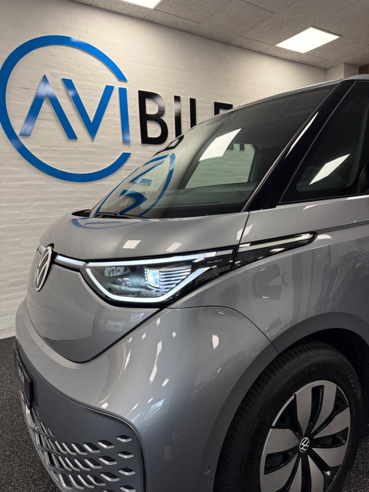 Grå VW ID.Buzz fra 2024