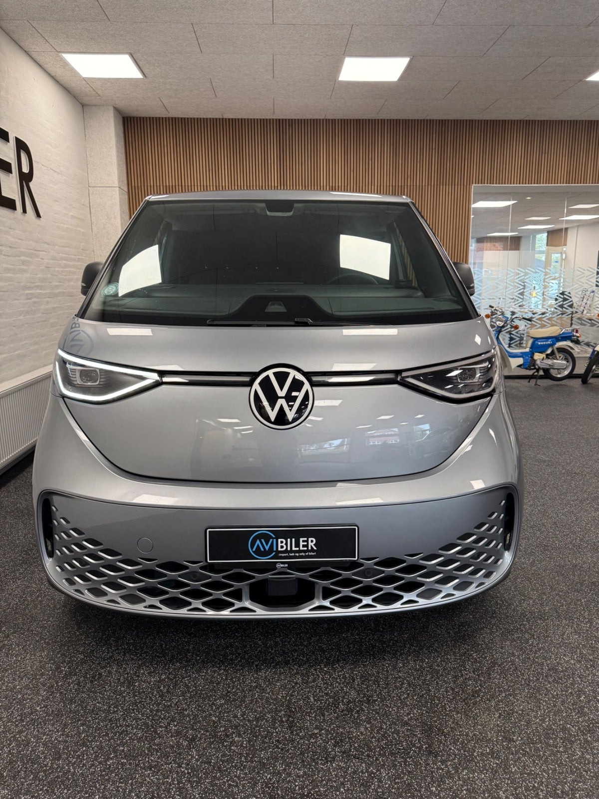 Grå VW ID.Buzz fra 2024
