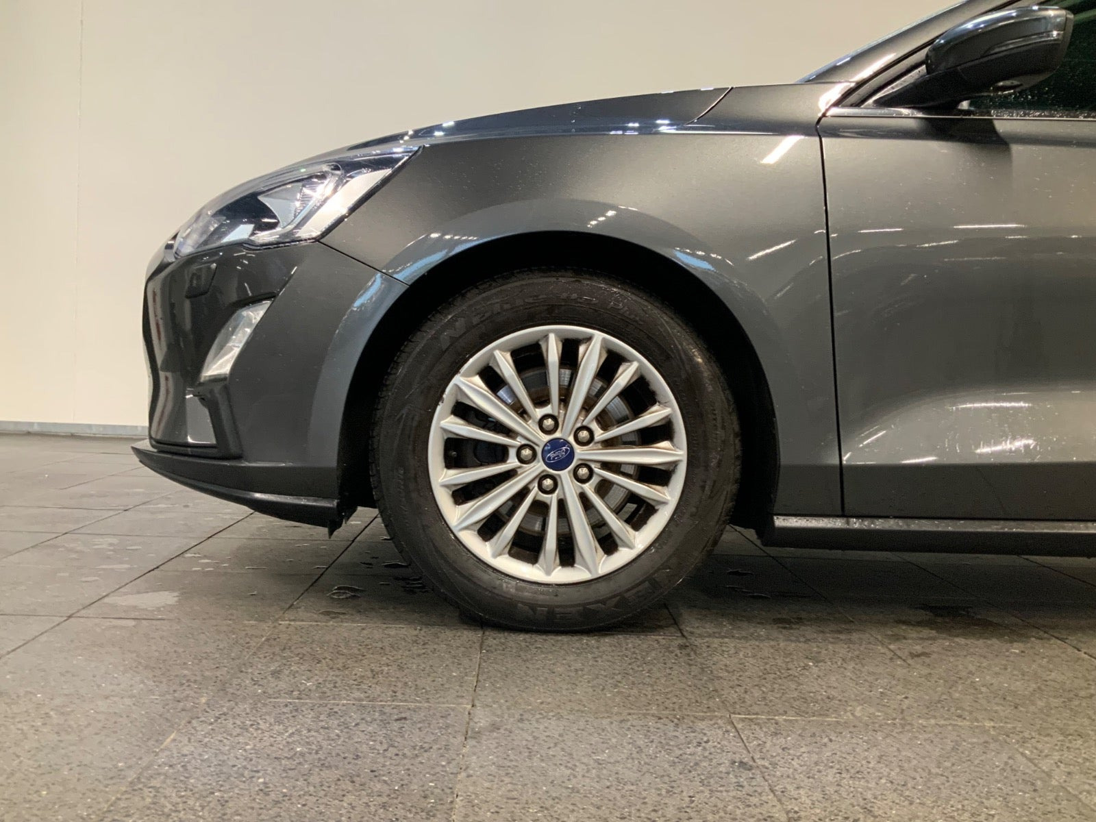 Grå Ford Focus fra 2019