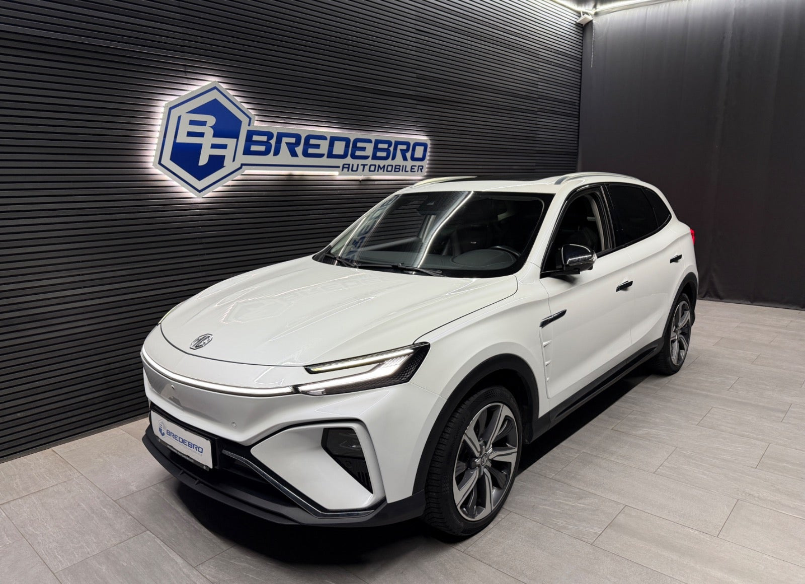 MG Marvel R Luxury