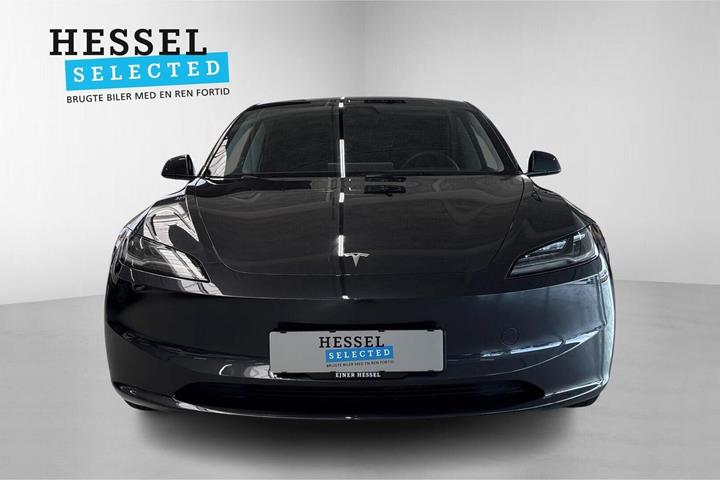 Sort Tesla Model 3 fra 2023