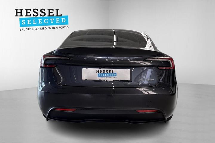 Sort Tesla Model 3 fra 2023