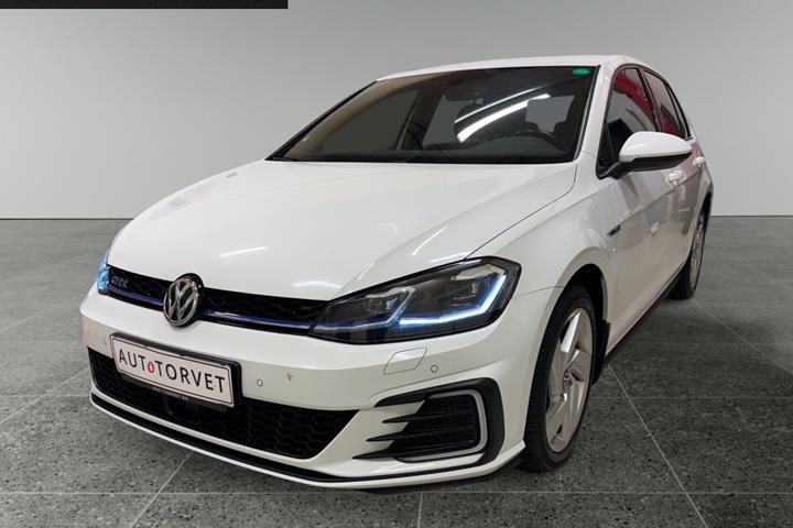 Hvid VW Golf VII fra 2020