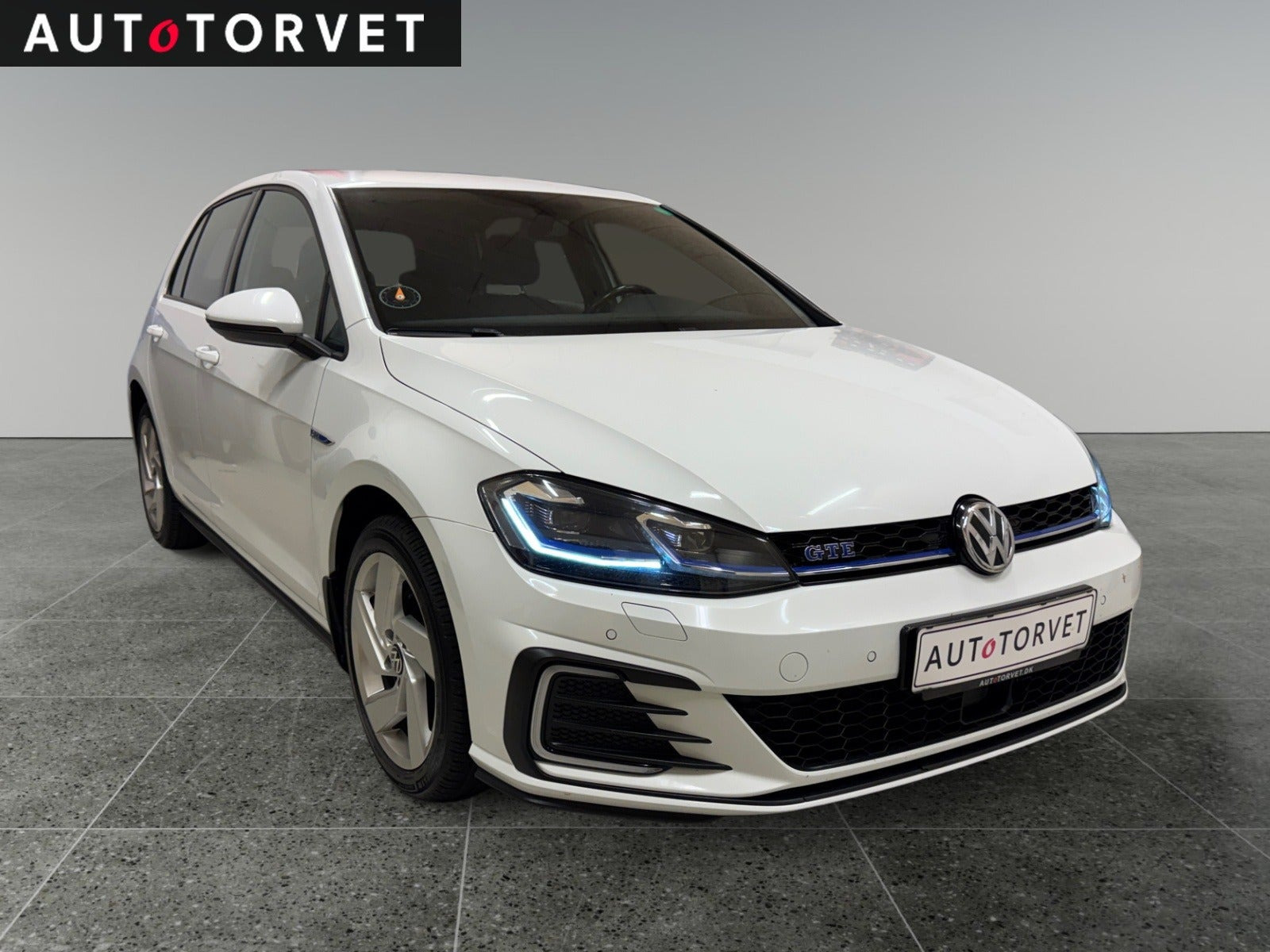 Hvid VW Golf VII fra 2020