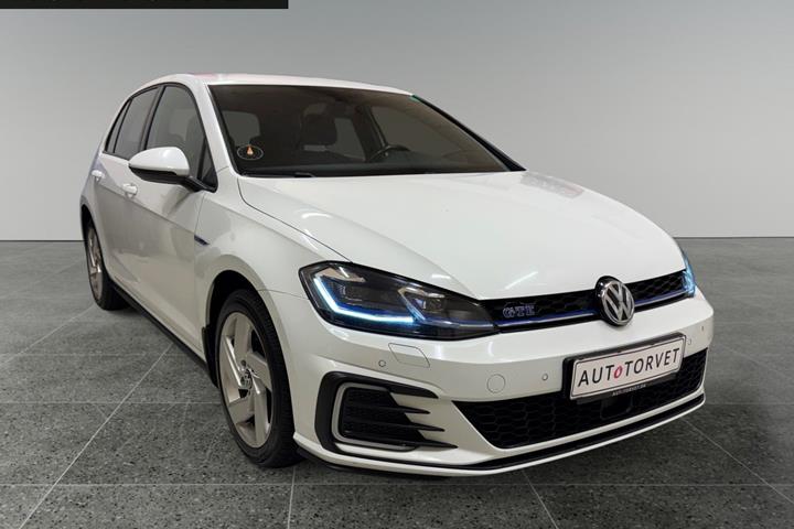 Hvid VW Golf VII fra 2020