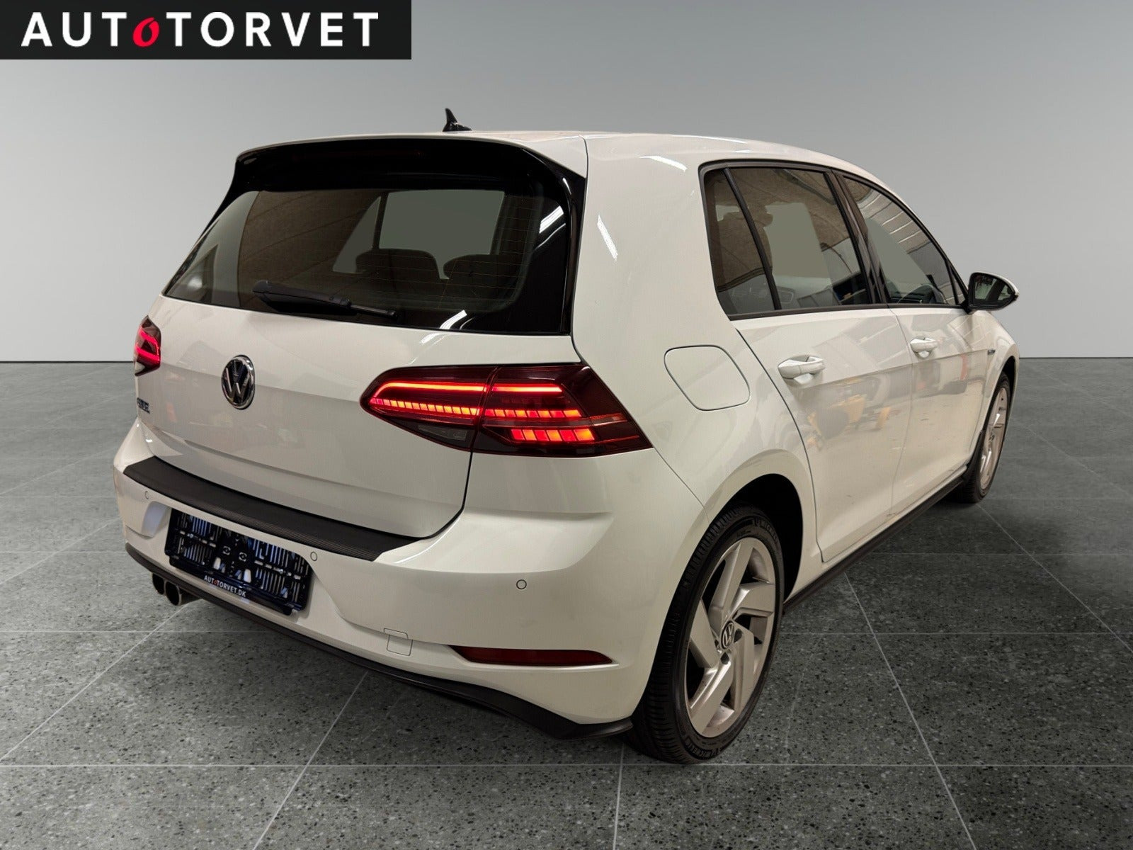 Hvid VW Golf VII fra 2020