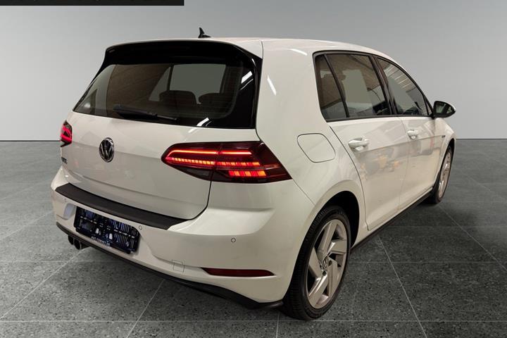 Hvid VW Golf VII fra 2020