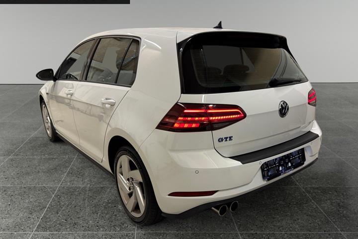 Hvid VW Golf VII fra 2020