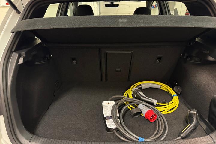 Hvid VW Golf VII fra 2020