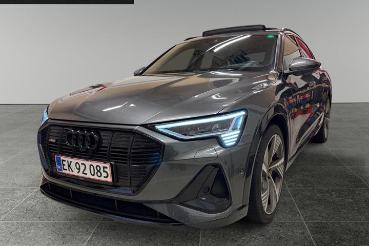 Grå Audi e-tron fra 2022 set udefra