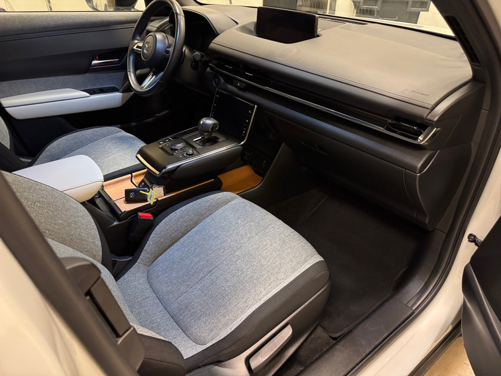 Hvid Mazda MX-30 fra 2022