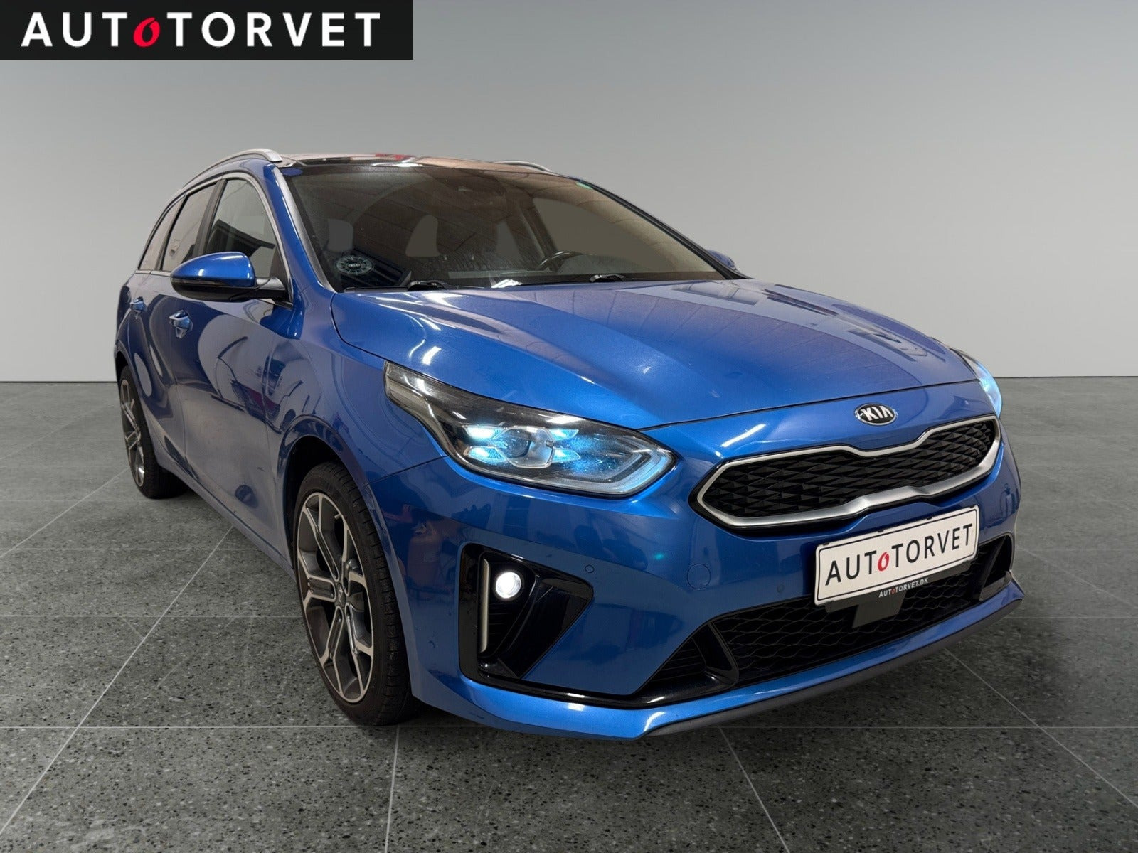 Blå Kia Ceed fra 2021