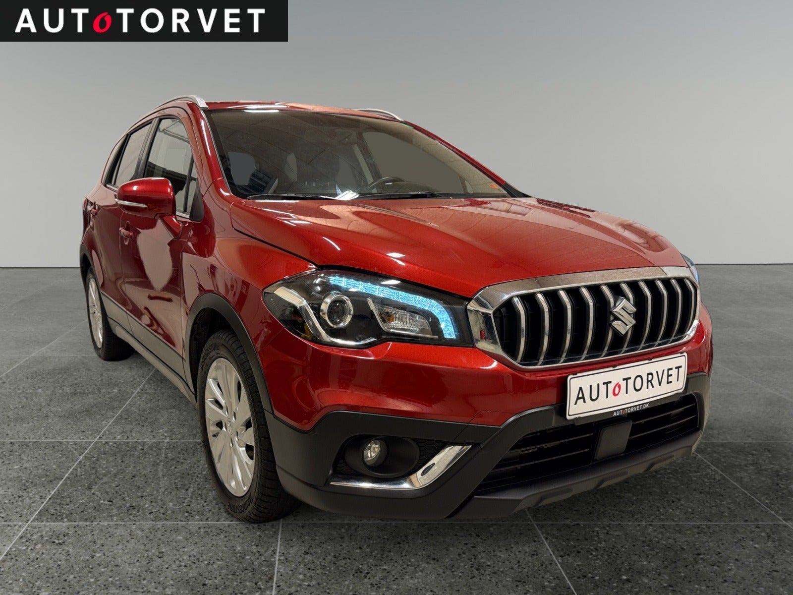 Rød Suzuki S-Cross fra 2016