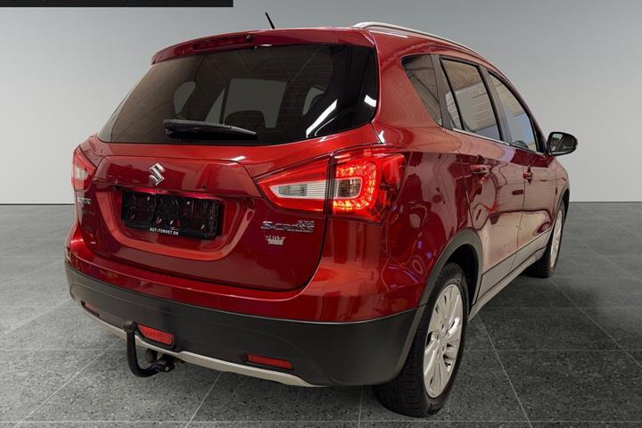 Rød Suzuki S-Cross fra 2016