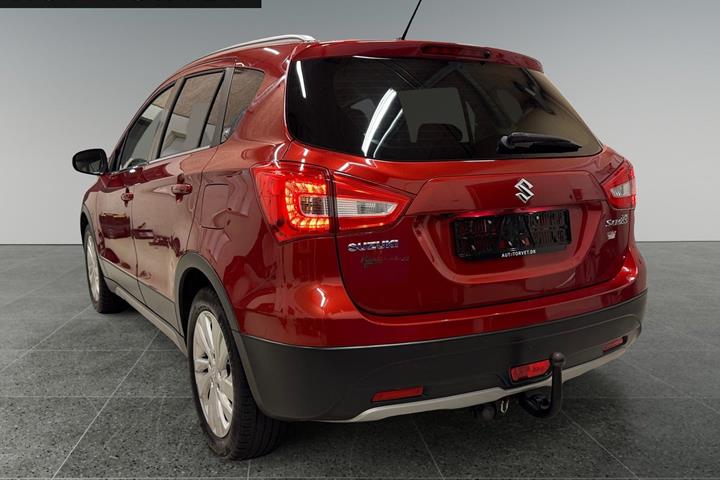 Rød Suzuki S-Cross fra 2016