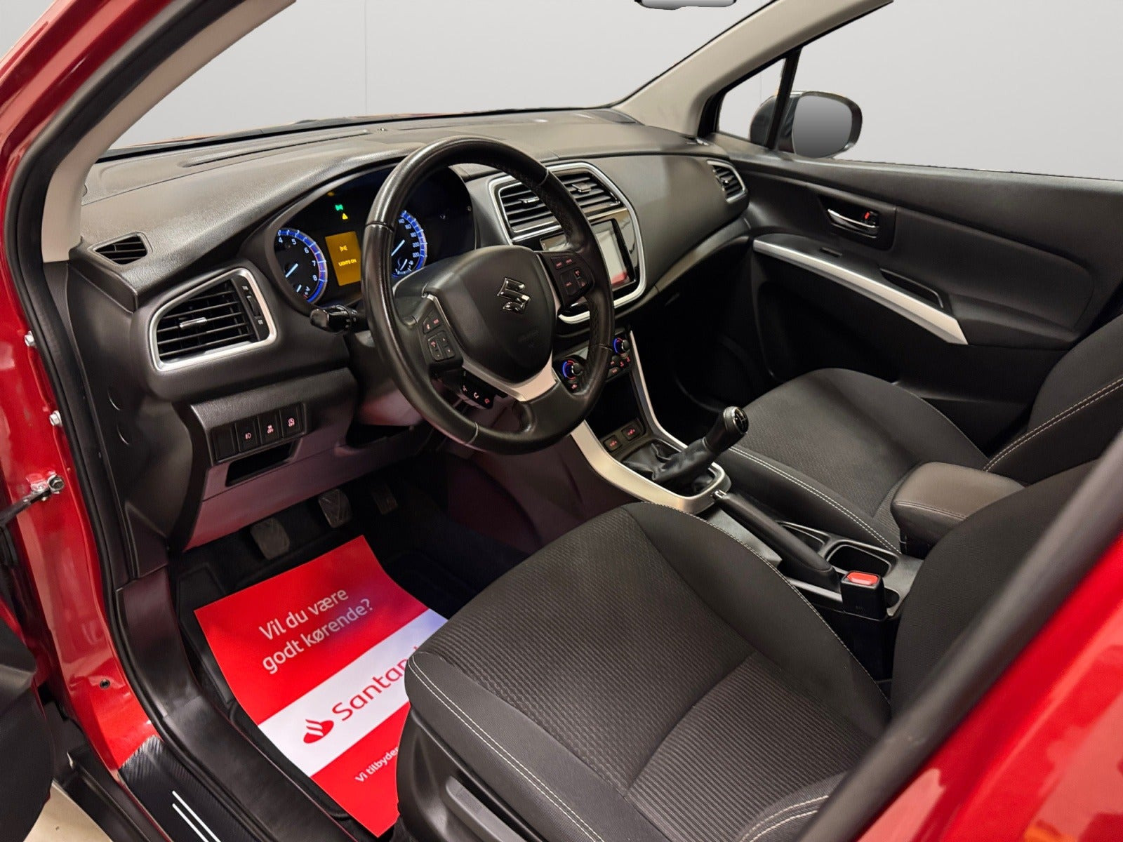 Rød Suzuki S-Cross fra 2016