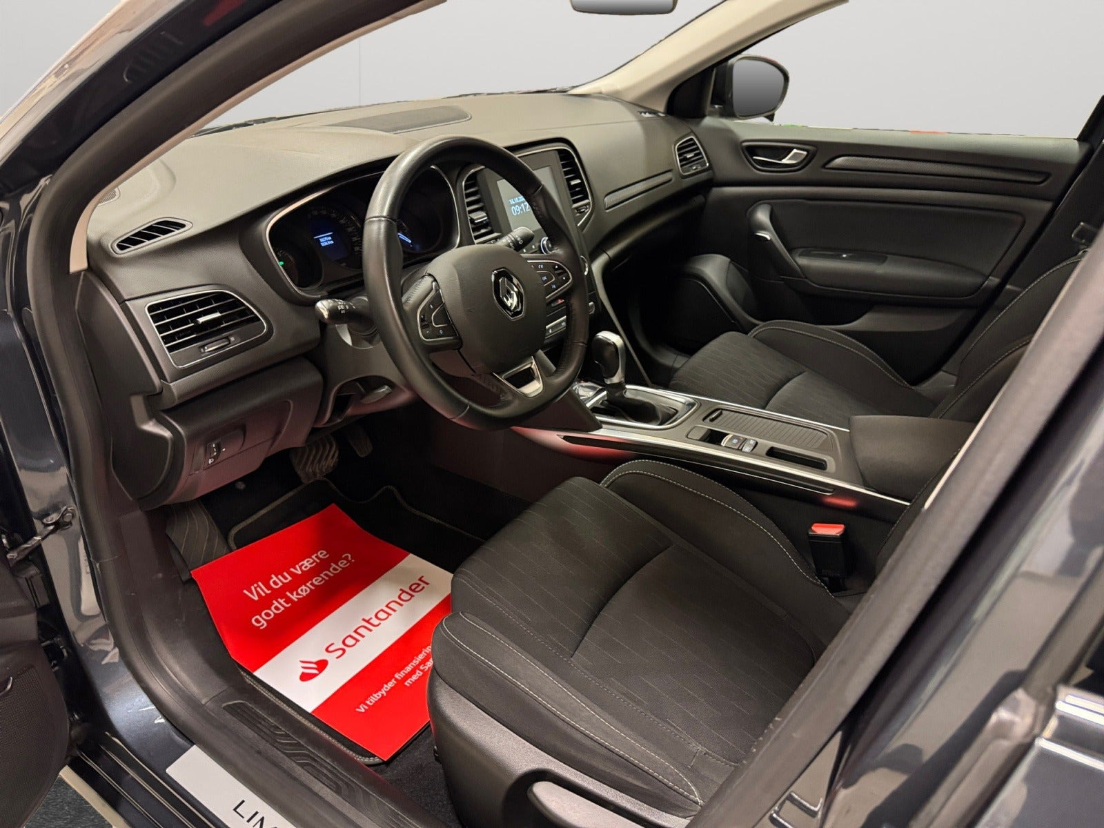 Grå Renault Megane IV fra 2019