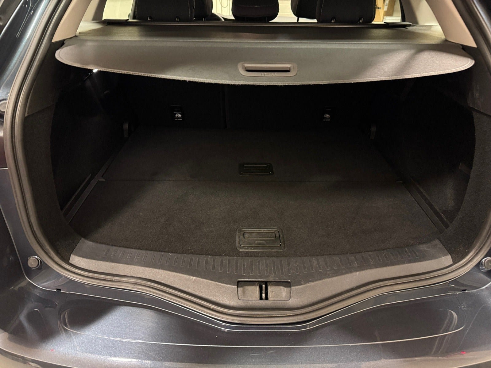 Grå Renault Megane IV fra 2019