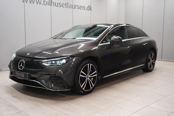 Sort Mercedes EQE350 fra 2024