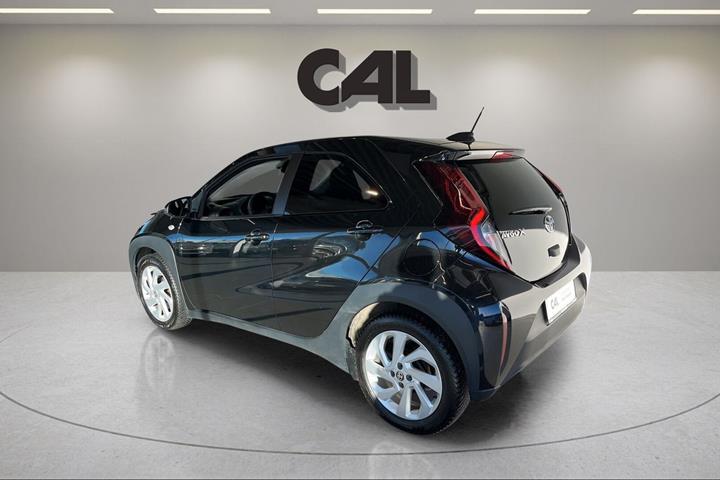 Grå Toyota Aygo X fra 2024