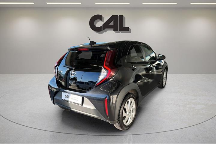 Grå Toyota Aygo X fra 2024