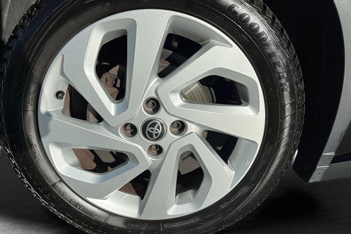 Grå Toyota Aygo X fra 2024