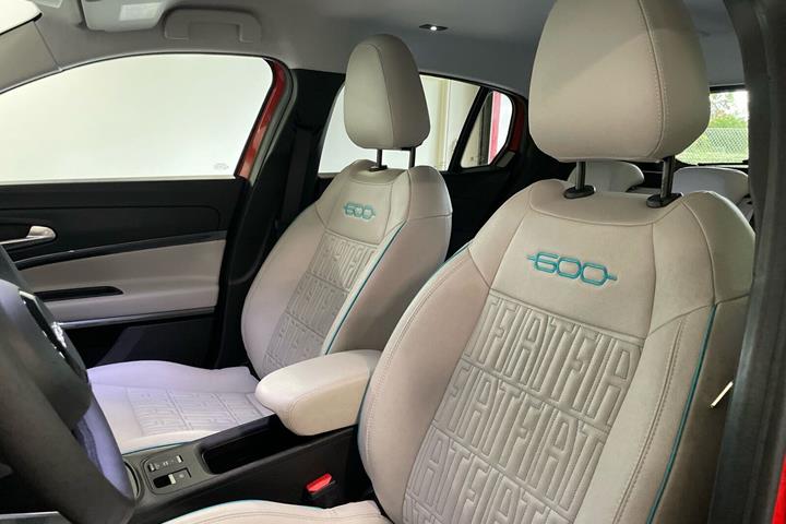 Orange Fiat 600e fra 2024