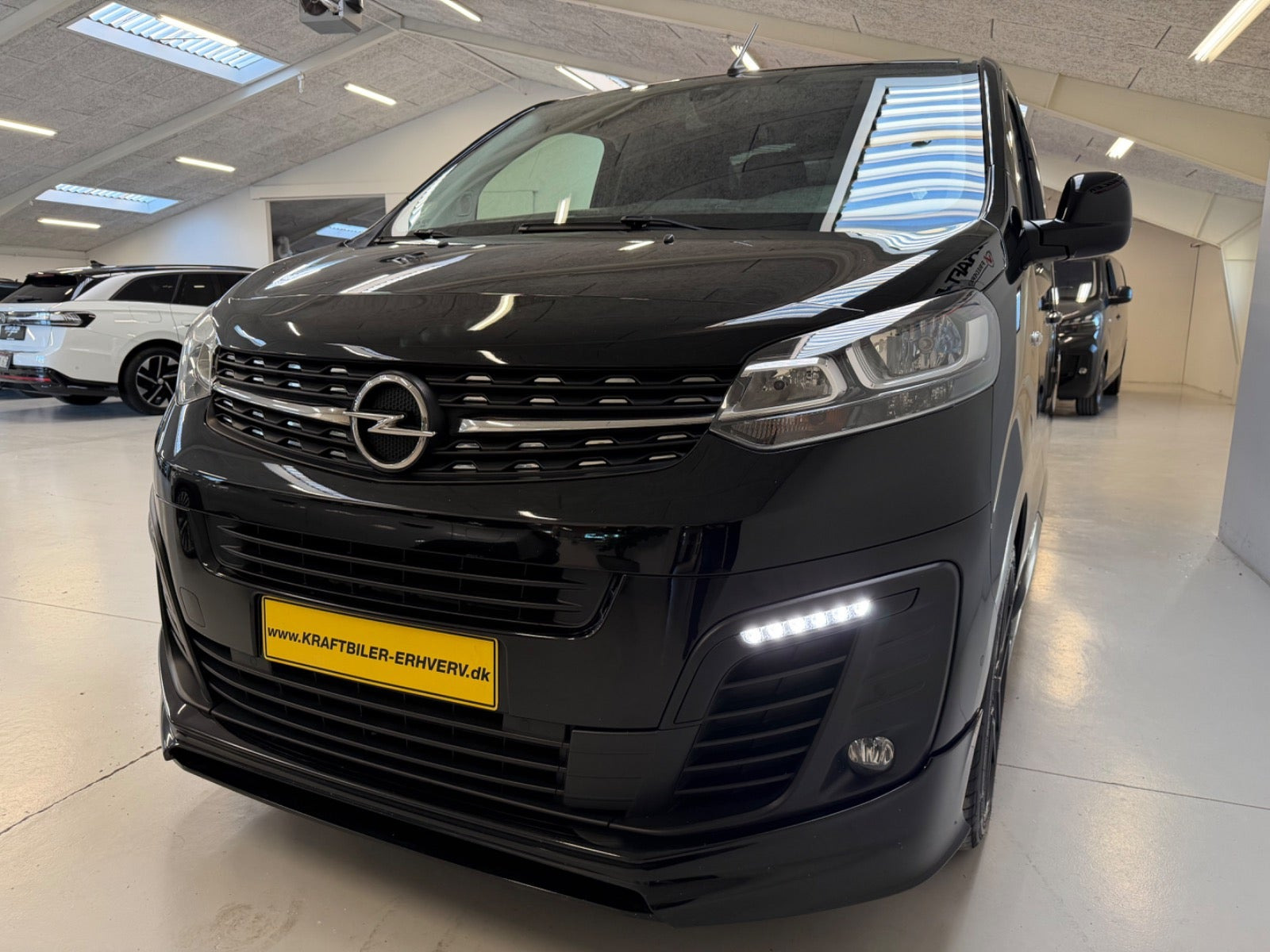 Sort Opel Vivaro fra 2021