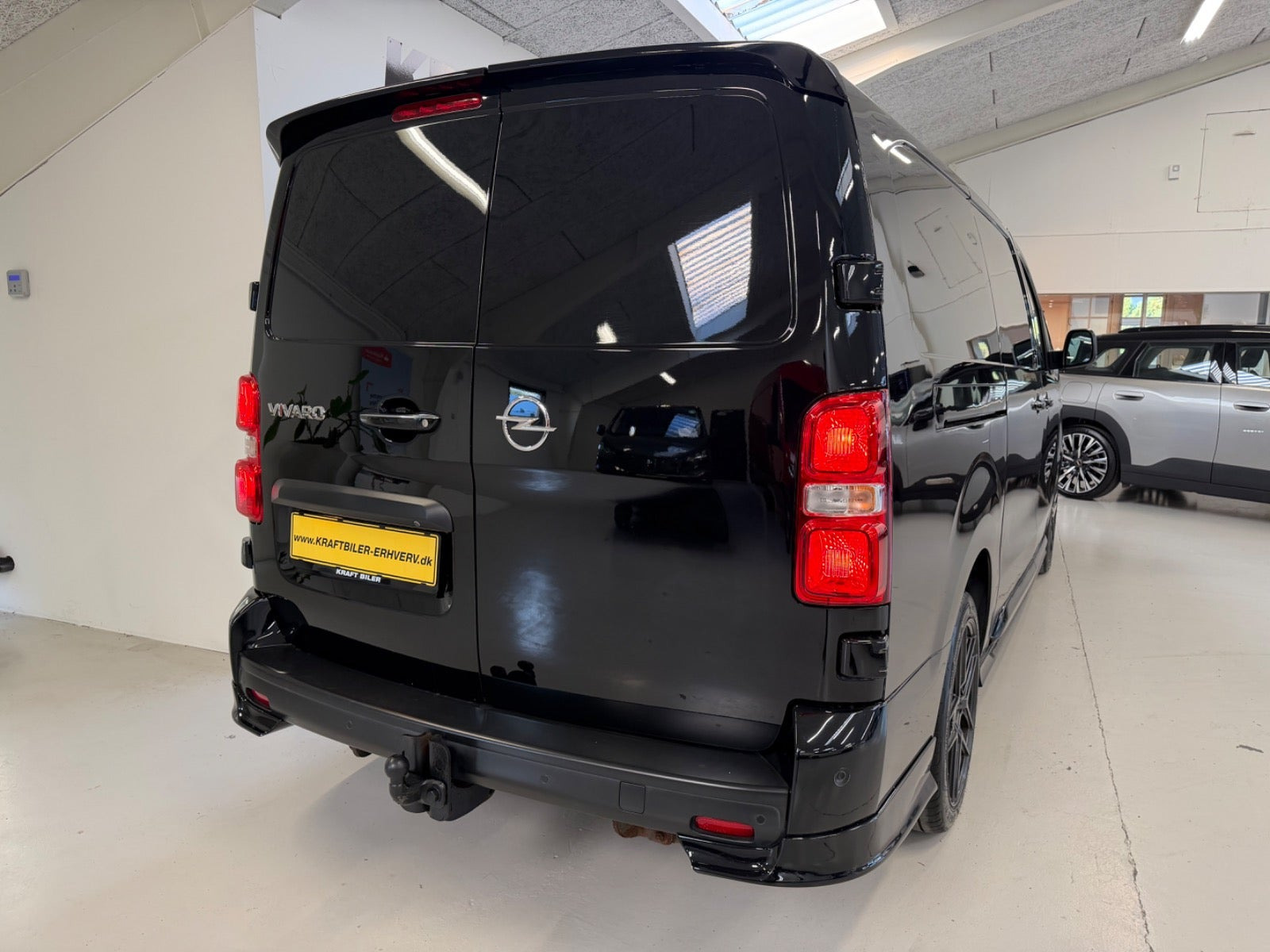Sort Opel Vivaro fra 2021