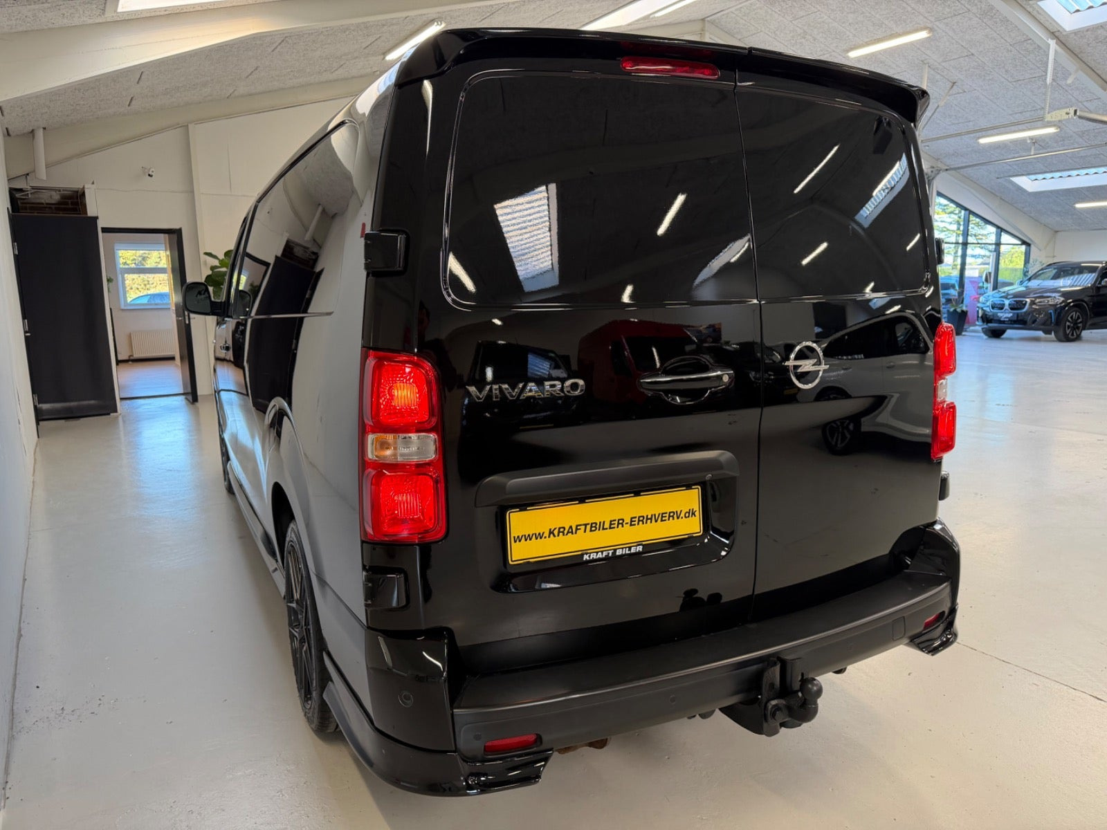 Sort Opel Vivaro fra 2021