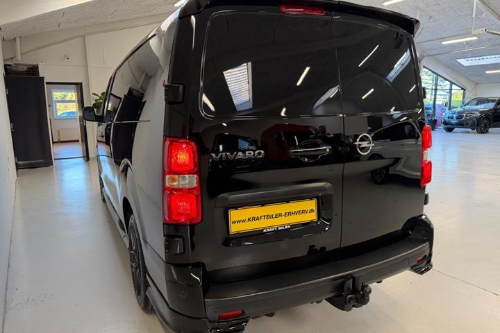 Sort Opel Vivaro fra 2021