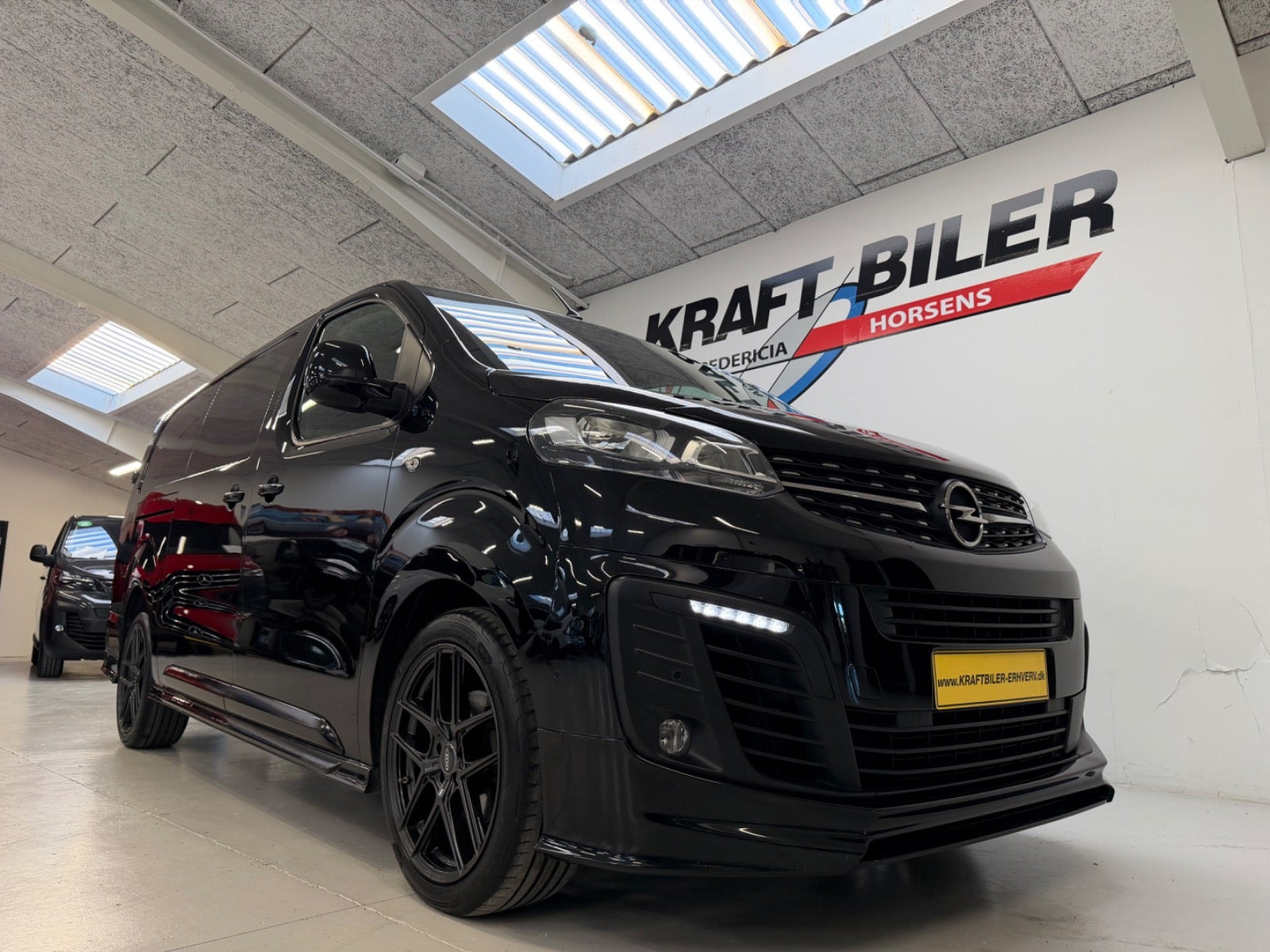 Sort Opel Vivaro fra 2021