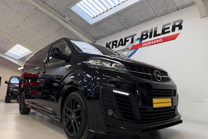 Sort Opel Vivaro fra 2021