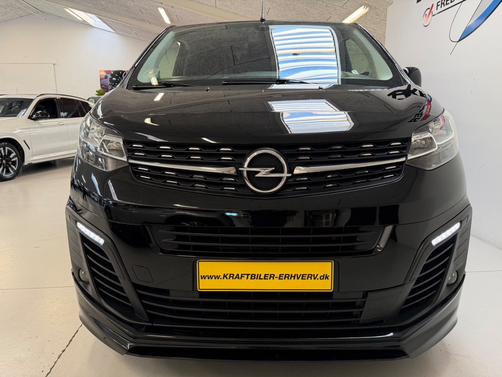Sort Opel Vivaro fra 2021