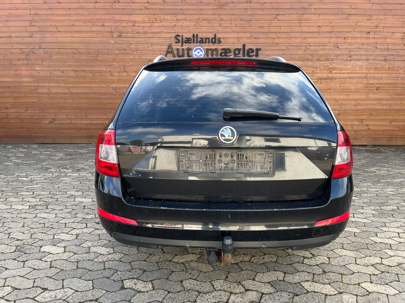 Sort Skoda Octavia fra 2014