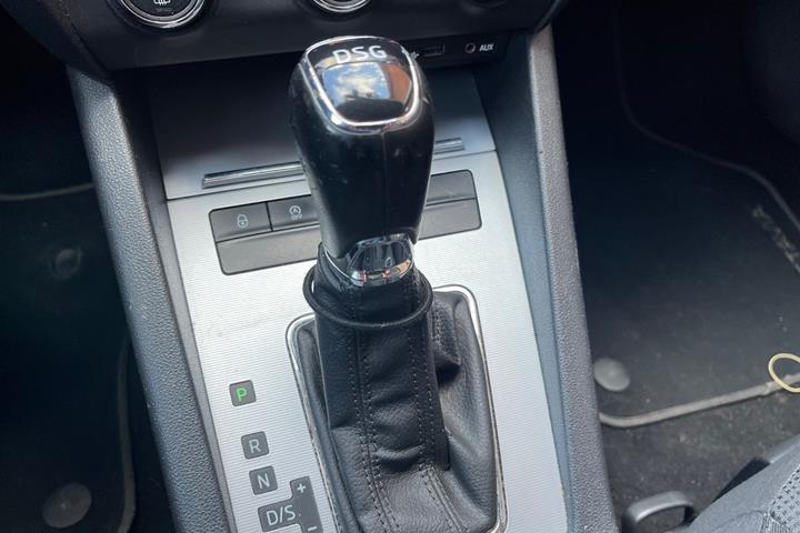 Sort Skoda Octavia fra 2014