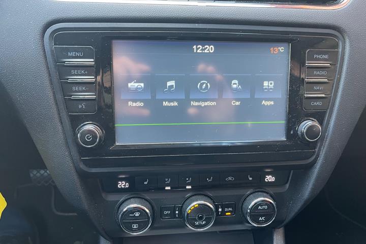 Sort Skoda Octavia fra 2014