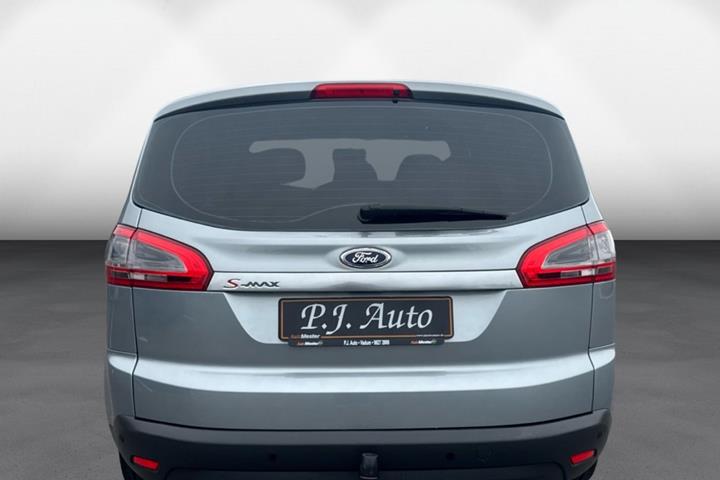 Sølv Ford S-MAX fra 2011
