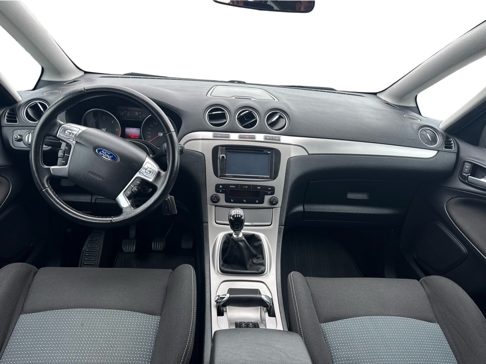 Sølv Ford S-MAX fra 2011