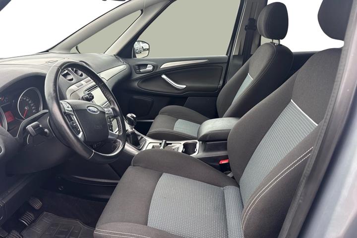 Sølv Ford S-MAX fra 2011