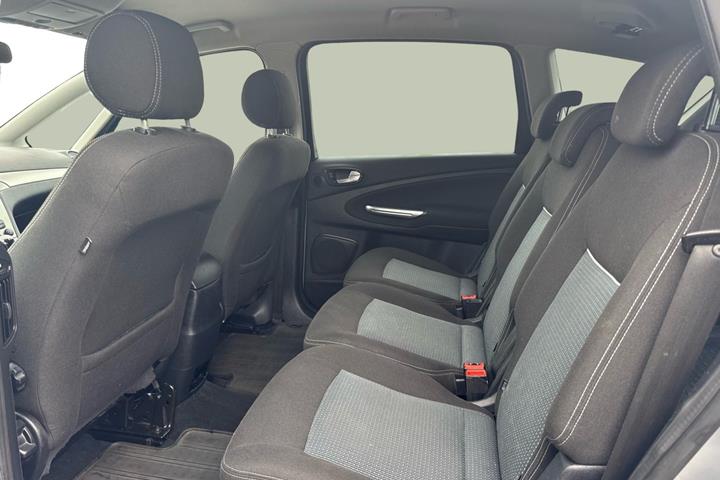 Sølv Ford S-MAX fra 2011