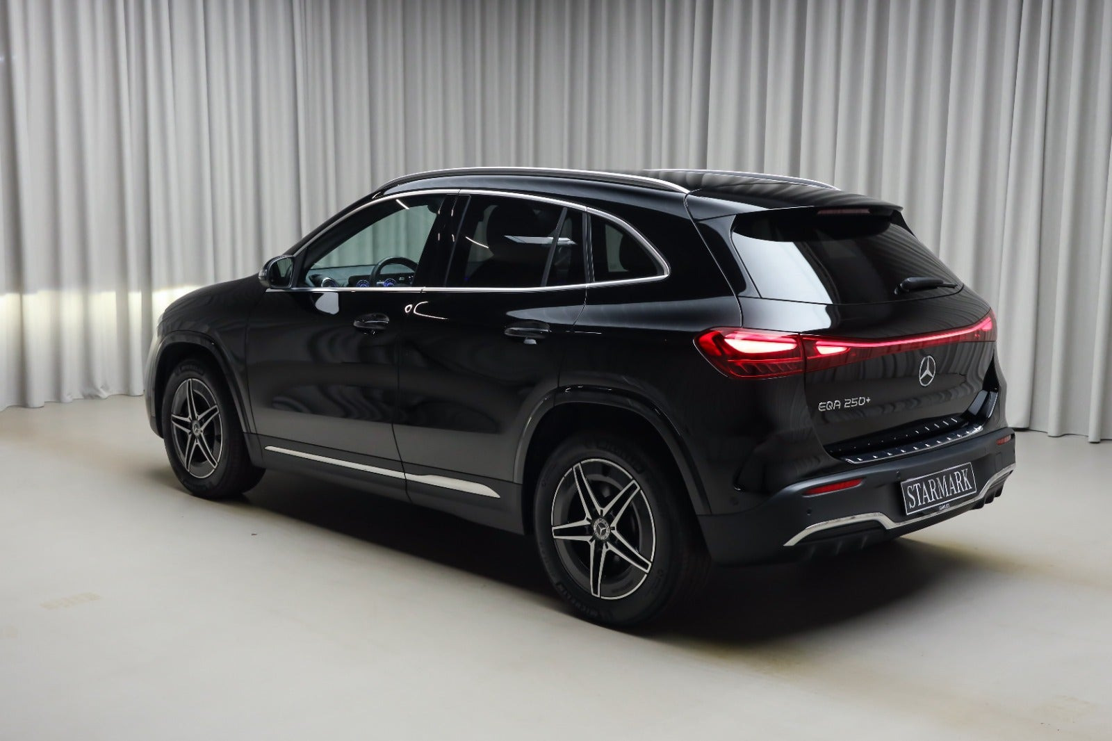 Sort Mercedes EQA250+ fra 2025