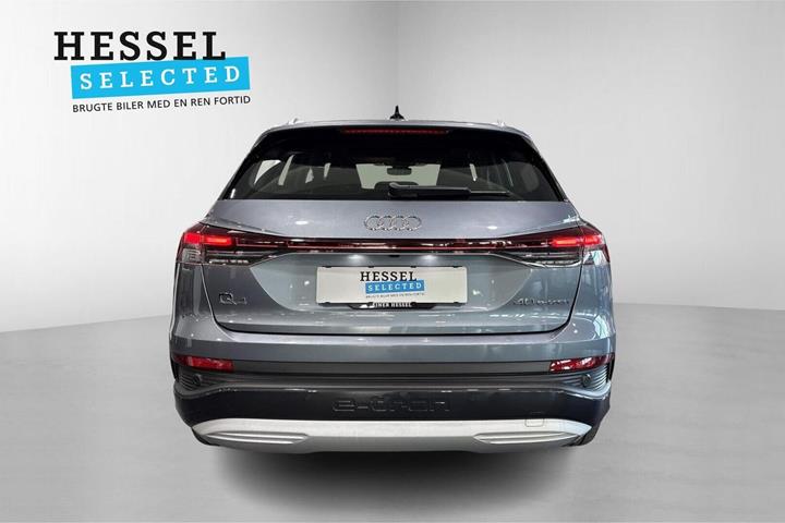 Blå Audi Q4 e-tron fra 2022