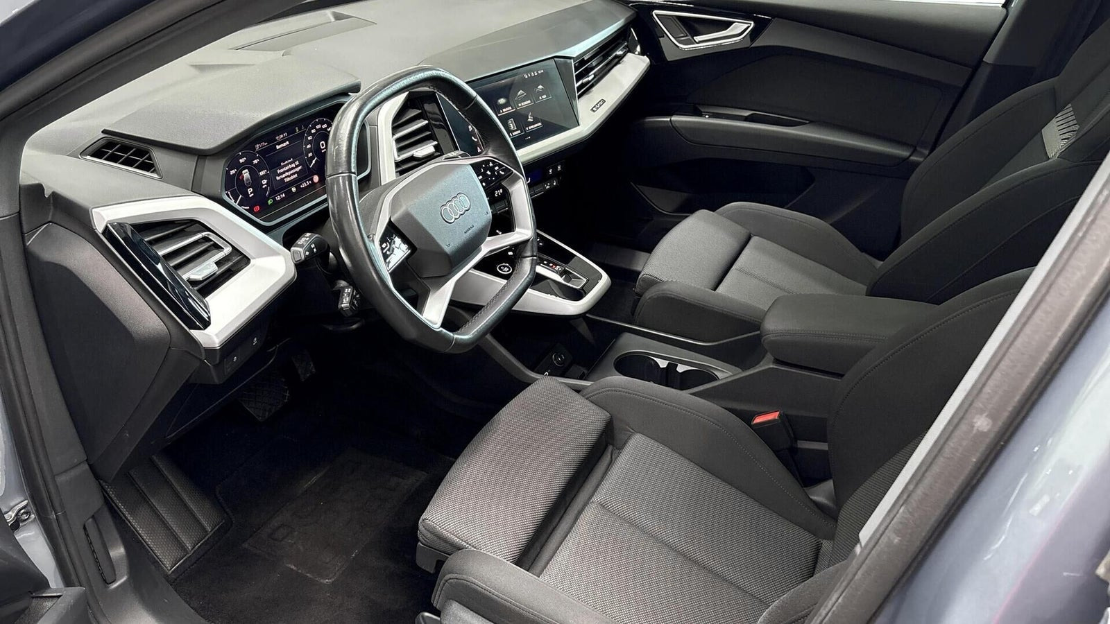 Blå Audi Q4 e-tron fra 2022