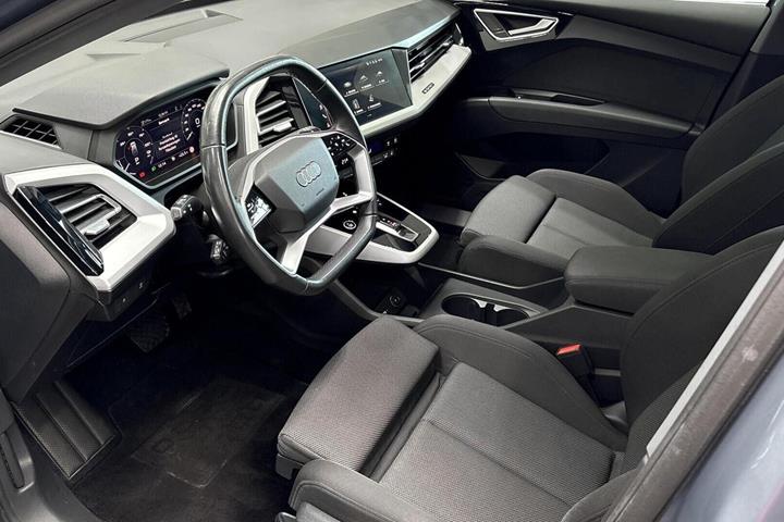 Blå Audi Q4 e-tron fra 2022