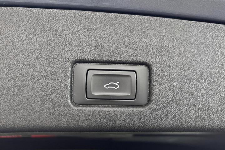 Blå Audi Q4 e-tron fra 2022