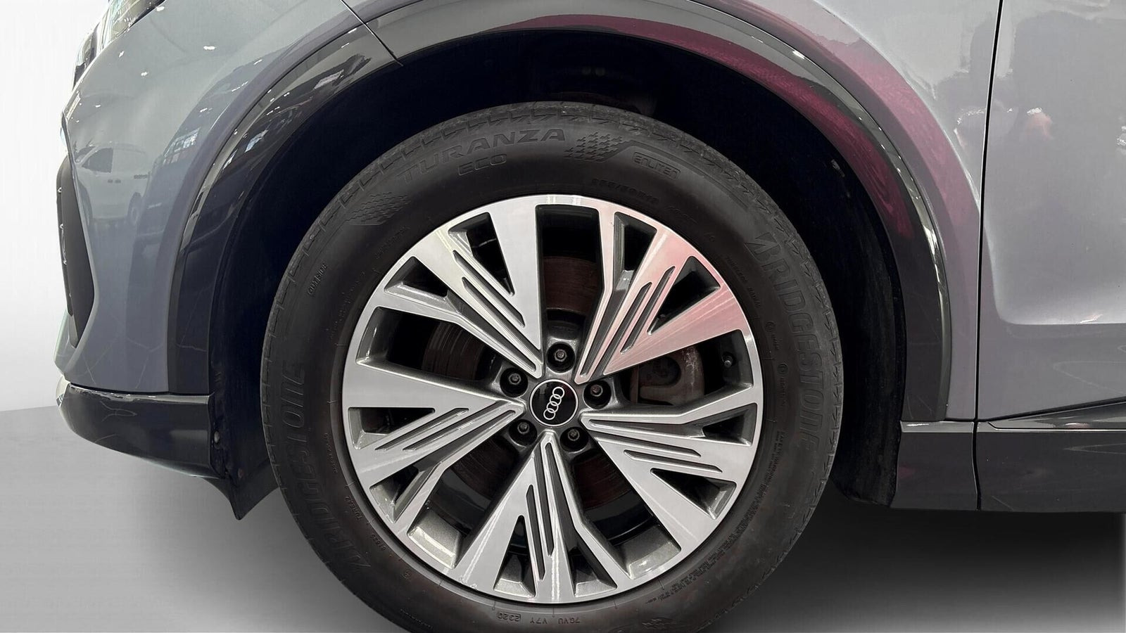 Blå Audi Q4 e-tron fra 2022