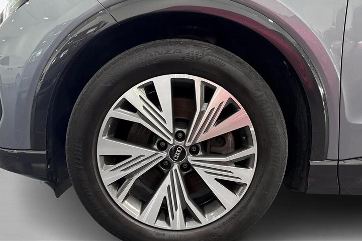 Blå Audi Q4 e-tron fra 2022